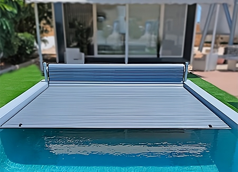 Cobertura de piscina automatizada
