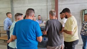 4º curso de instaladores cubiertas automáticas - Practicas de montaje con los profesionales de las piscinas