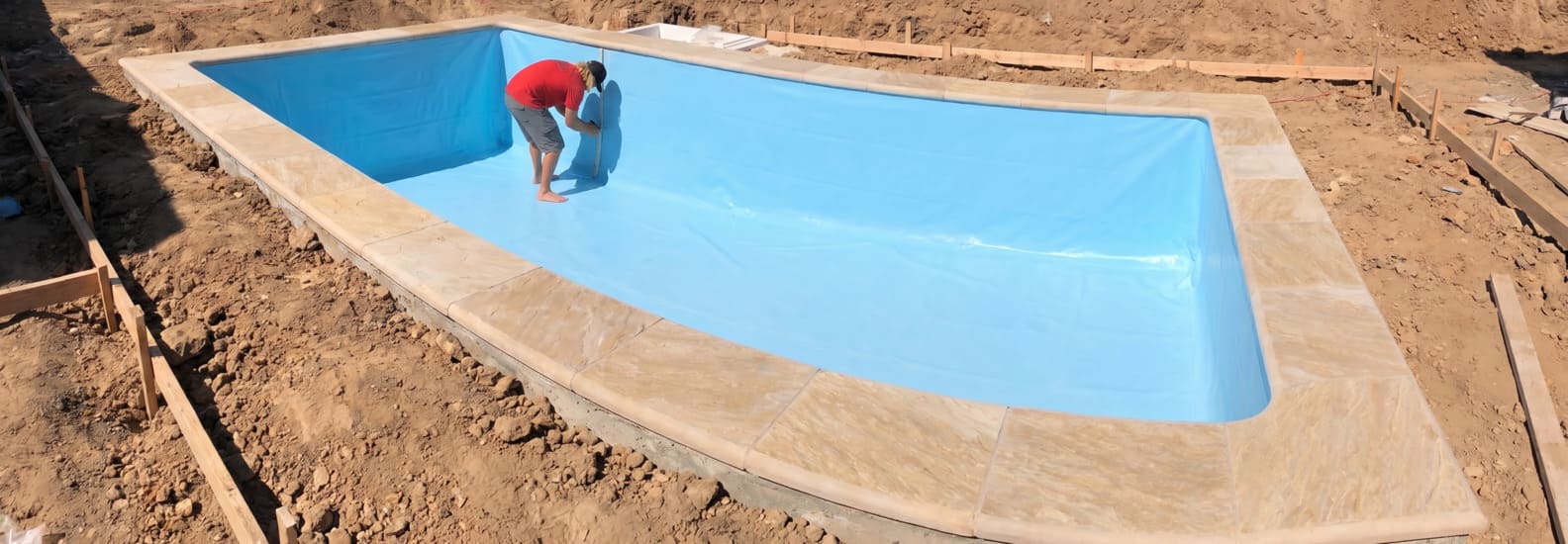 Piscina con revestimiento de liner o vinilo vista desde exterior